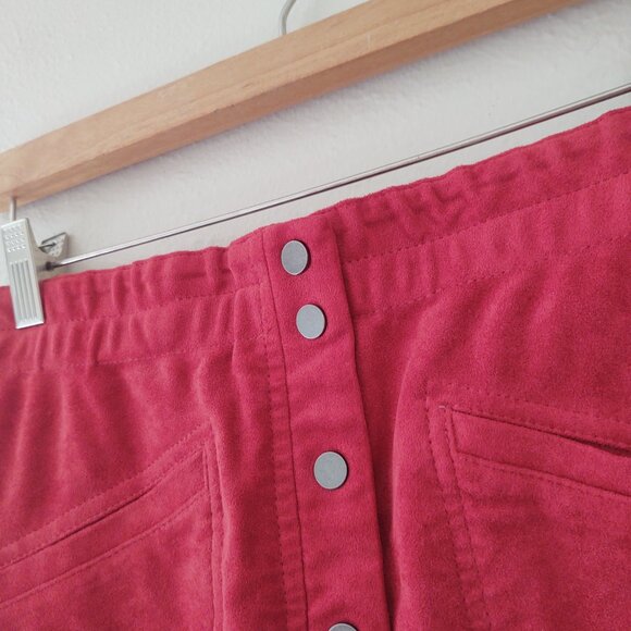 !! BCBGMaxAzria Mora Carbon Snap Front Faux Suede Snap Front Mini Skirt - Picture 4 of 5